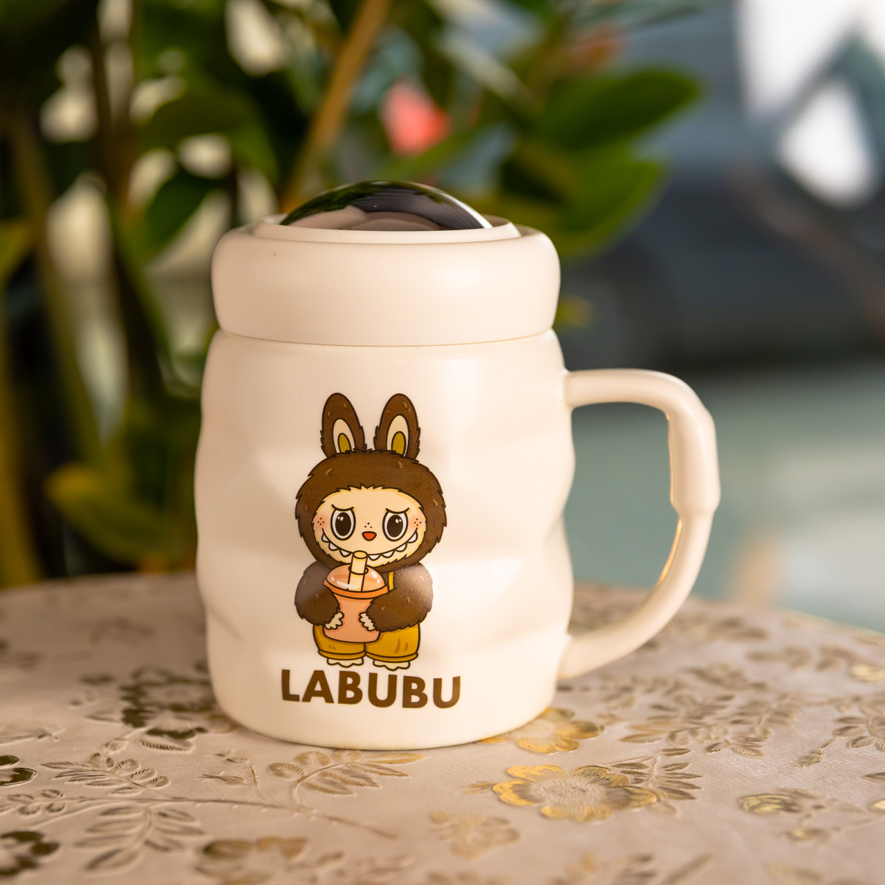 Чашка порцелянова з кришкою Labubu 400 (мл) подарункова кружка прикольна чашка для дітей на подарунок Білий з темно-коричневим FM-54C – купити в Україні недорого